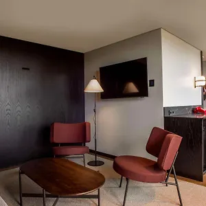 ホテル Radisson Red