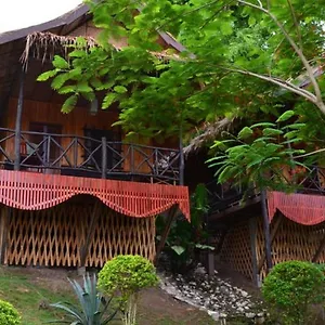 thongbay-guesthouse.hotelsluangprabang.com/