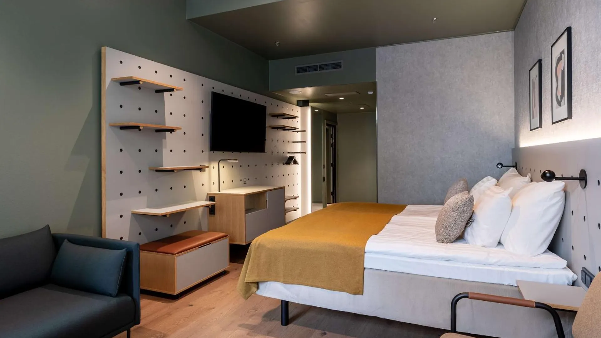 Scandic Helsinki Hub 4*,